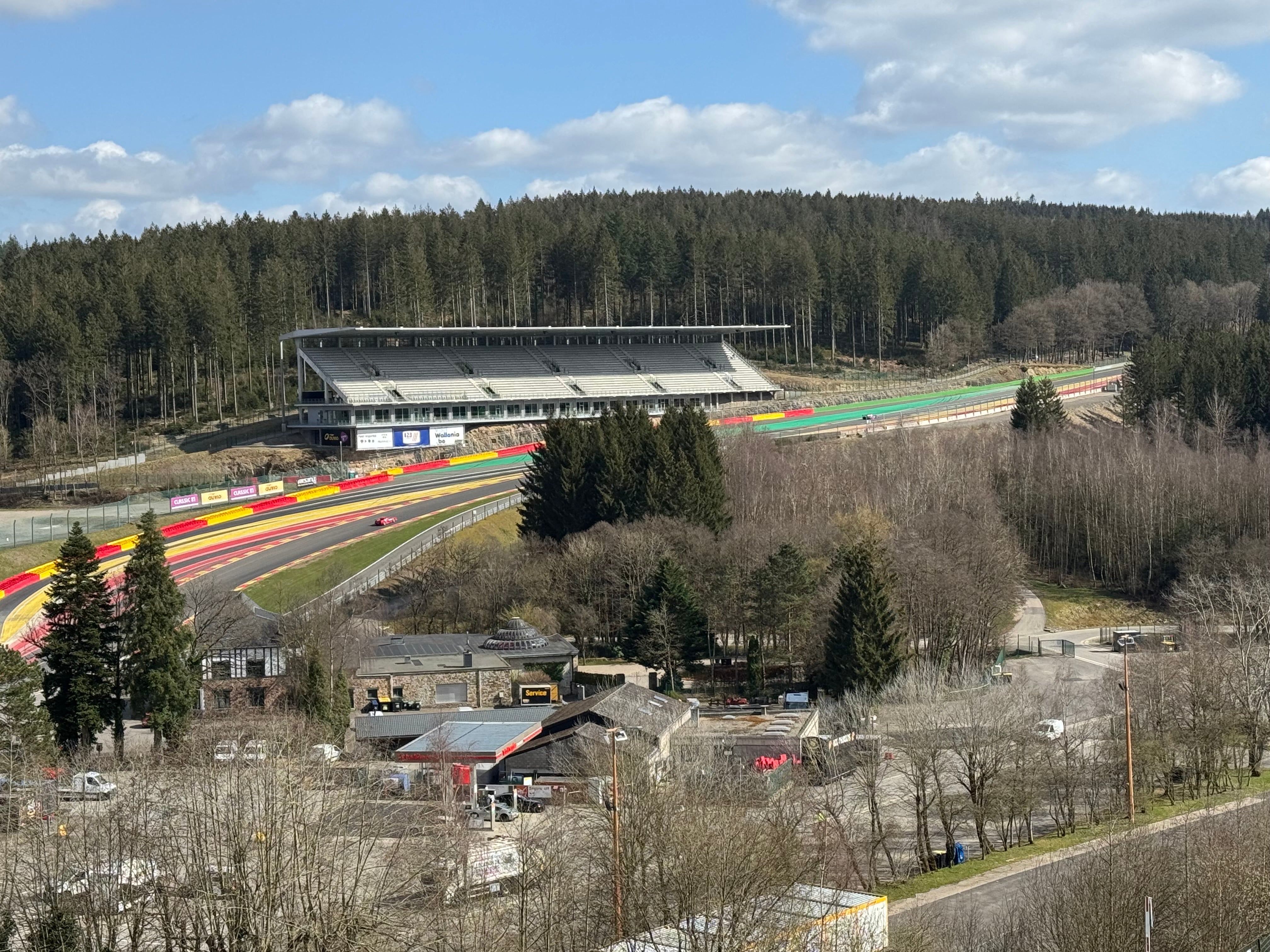 Pilotage voiture sur circuit (conducteur)