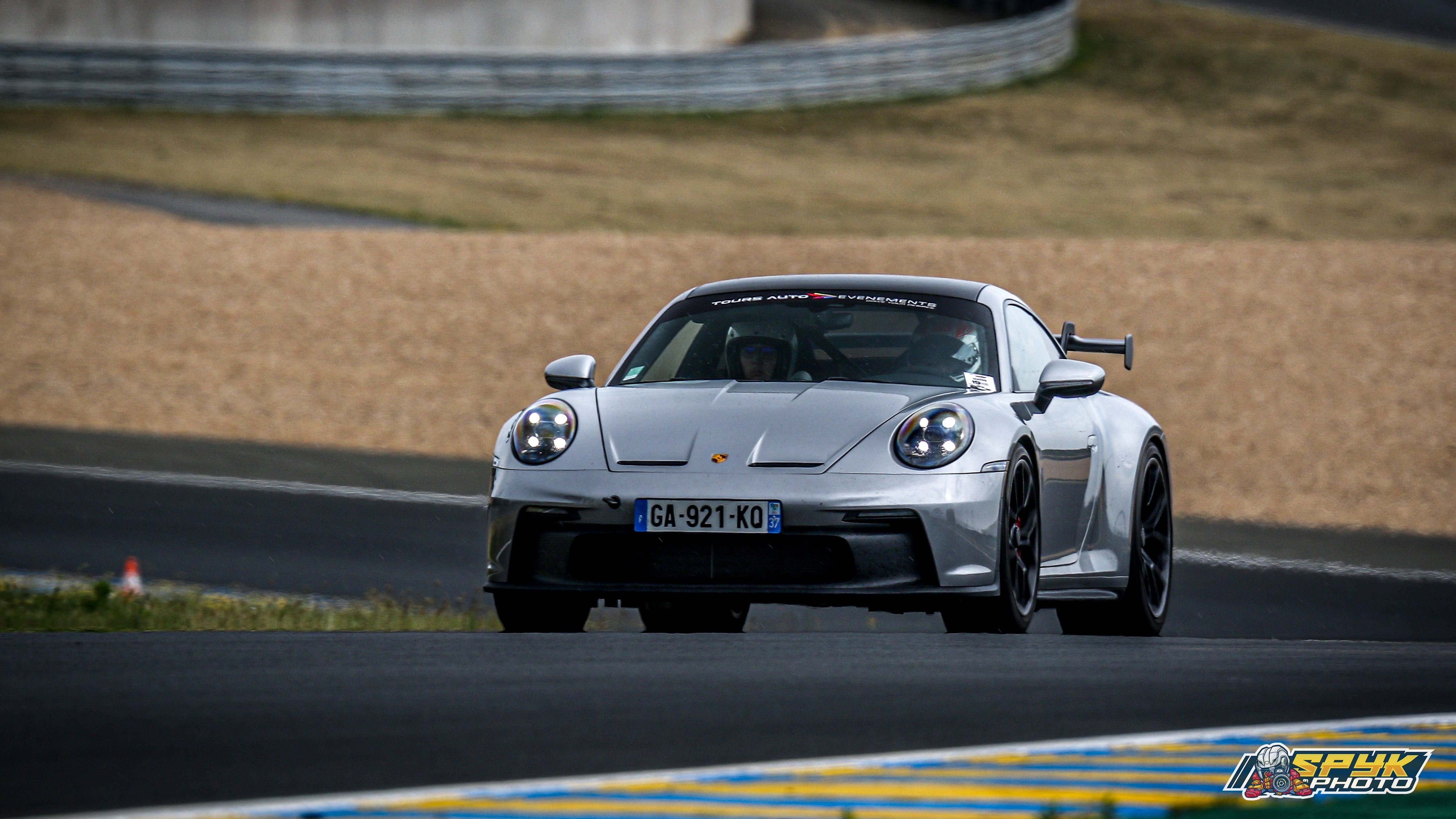 Pilotage voiture sur circuit (conducteur)